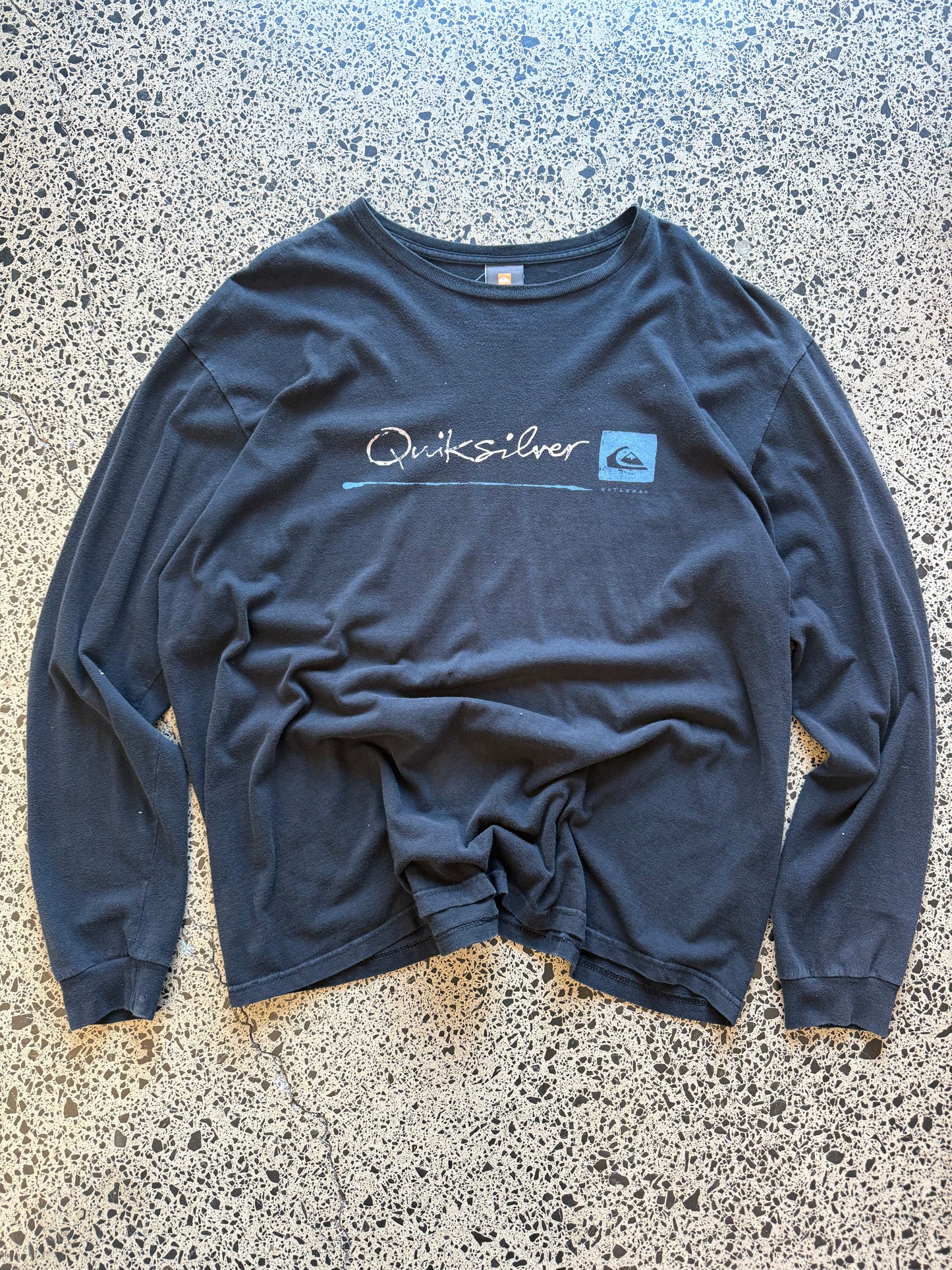 Vintage Y2K Quiksilver navy long sleeve t-shirt with white chest and sleeve logos. Size 2XL. Surf & skate Y2K streetwear