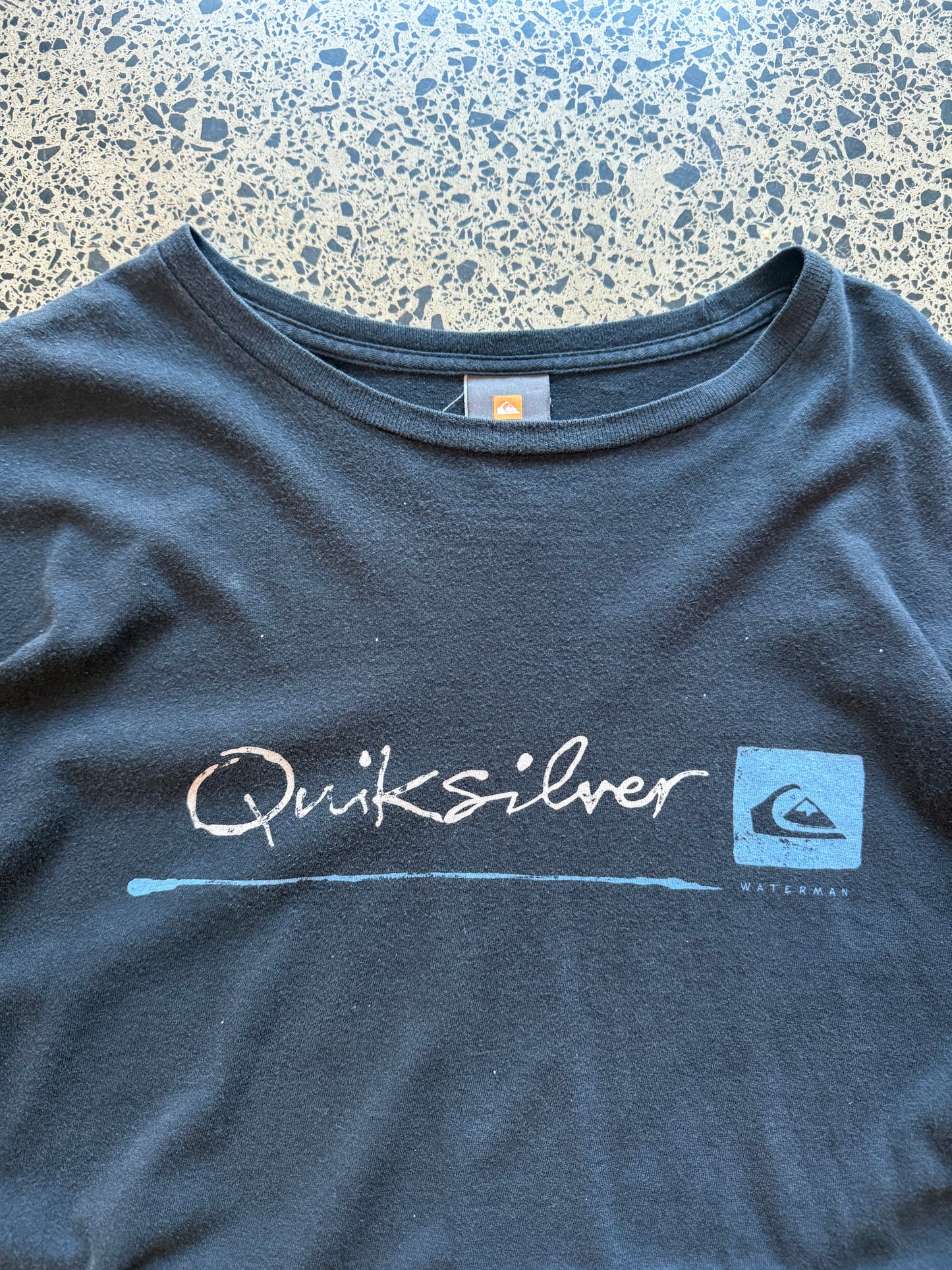 Vintage Y2K Quiksilver navy long sleeve t-shirt with white chest and sleeve logos. Size 2XL. Surf & skate Y2K streetwear