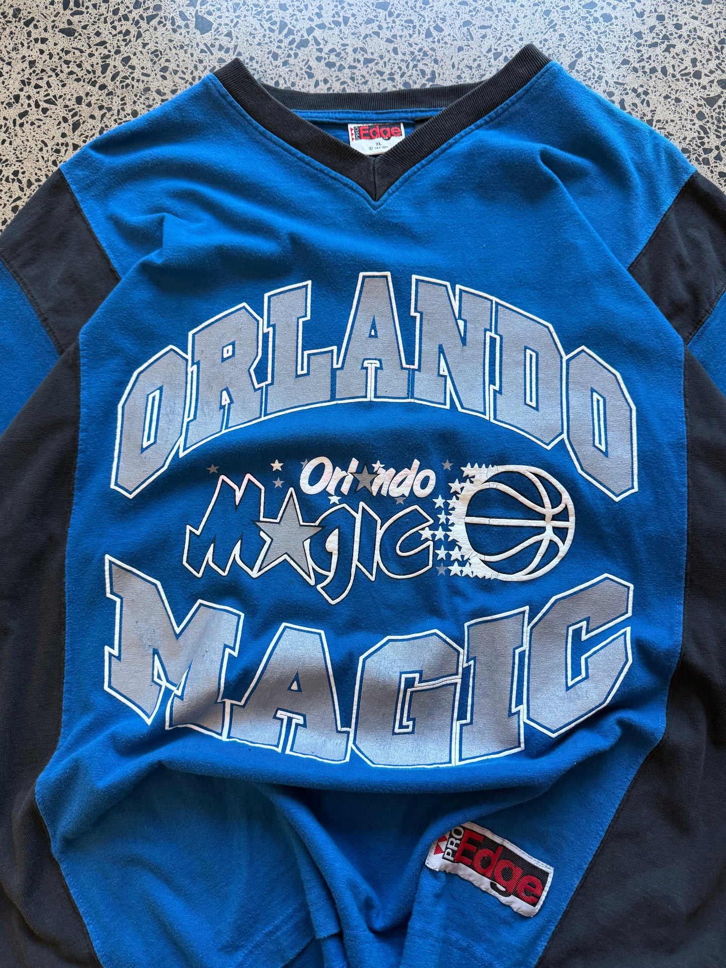 Vintage 90s NBA Orlando Magic black t-shirt with large front team logo graphic. Size XL. Basketball memorabilia