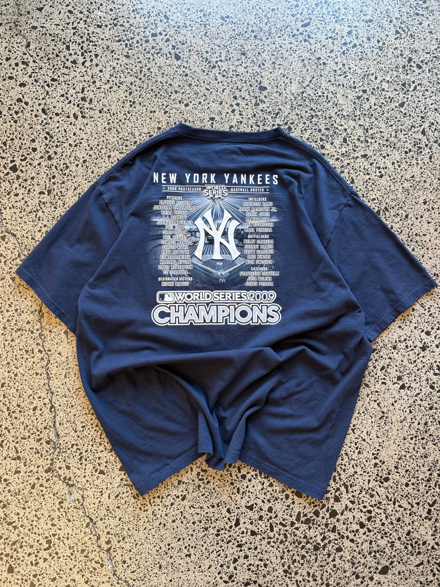 Vintage 2009 NY Yankees World Series Championship navy t-shirt with graphic print. Size XL. MLB baseball memorabilia