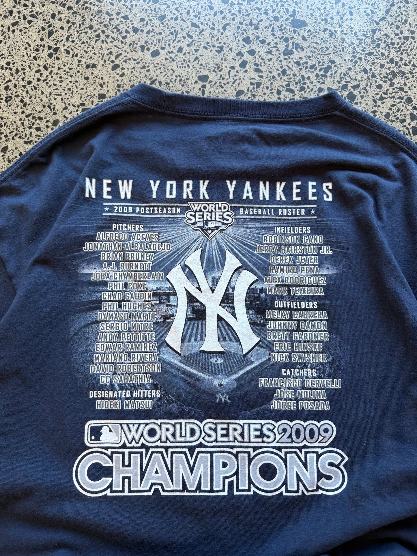 Vintage 2009 NY Yankees World Series Championship navy t-shirt with graphic print. Size XL. MLB baseball memorabilia