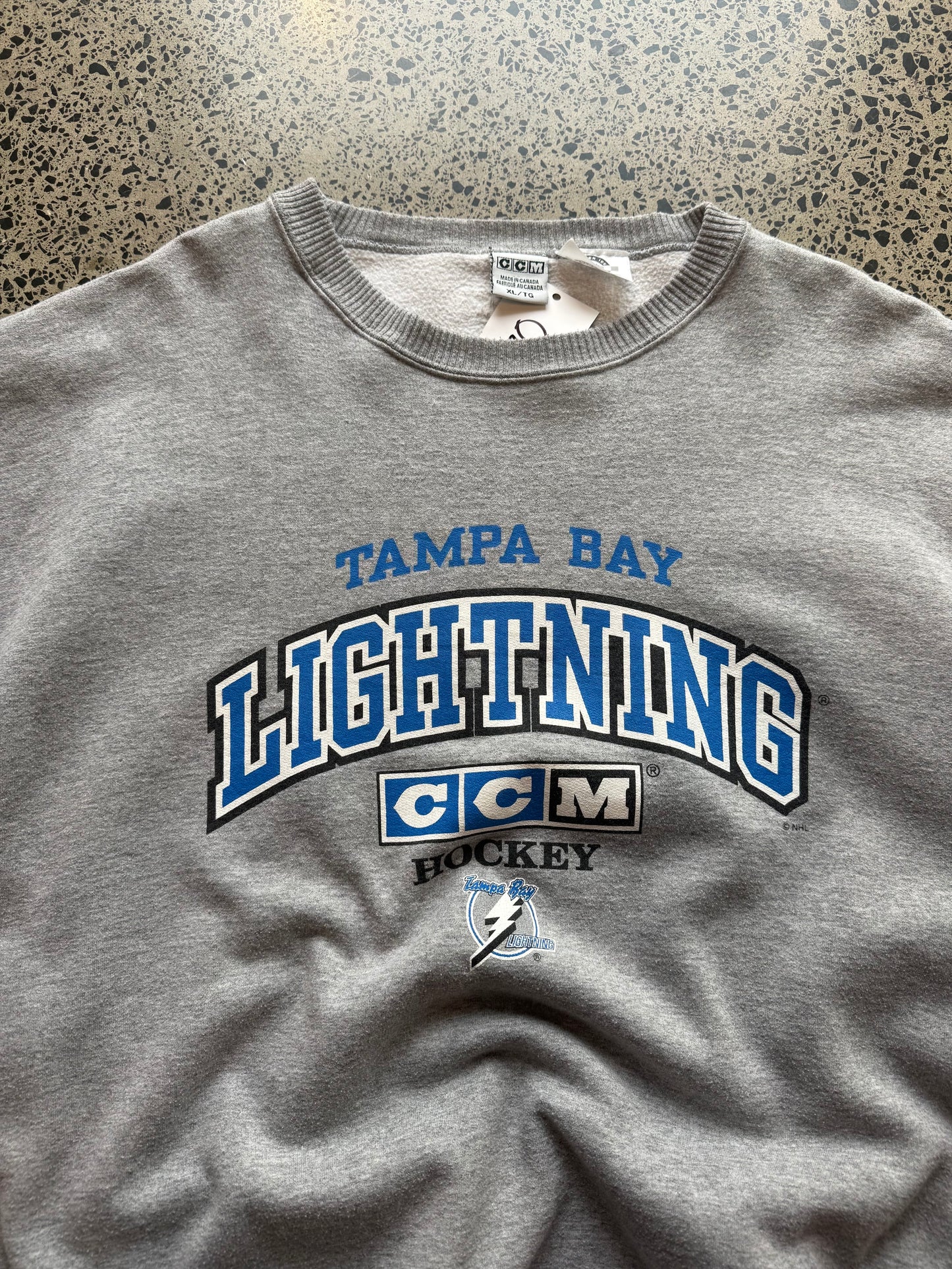 90's Tampa Bay Lightning crewneck in a size XL.