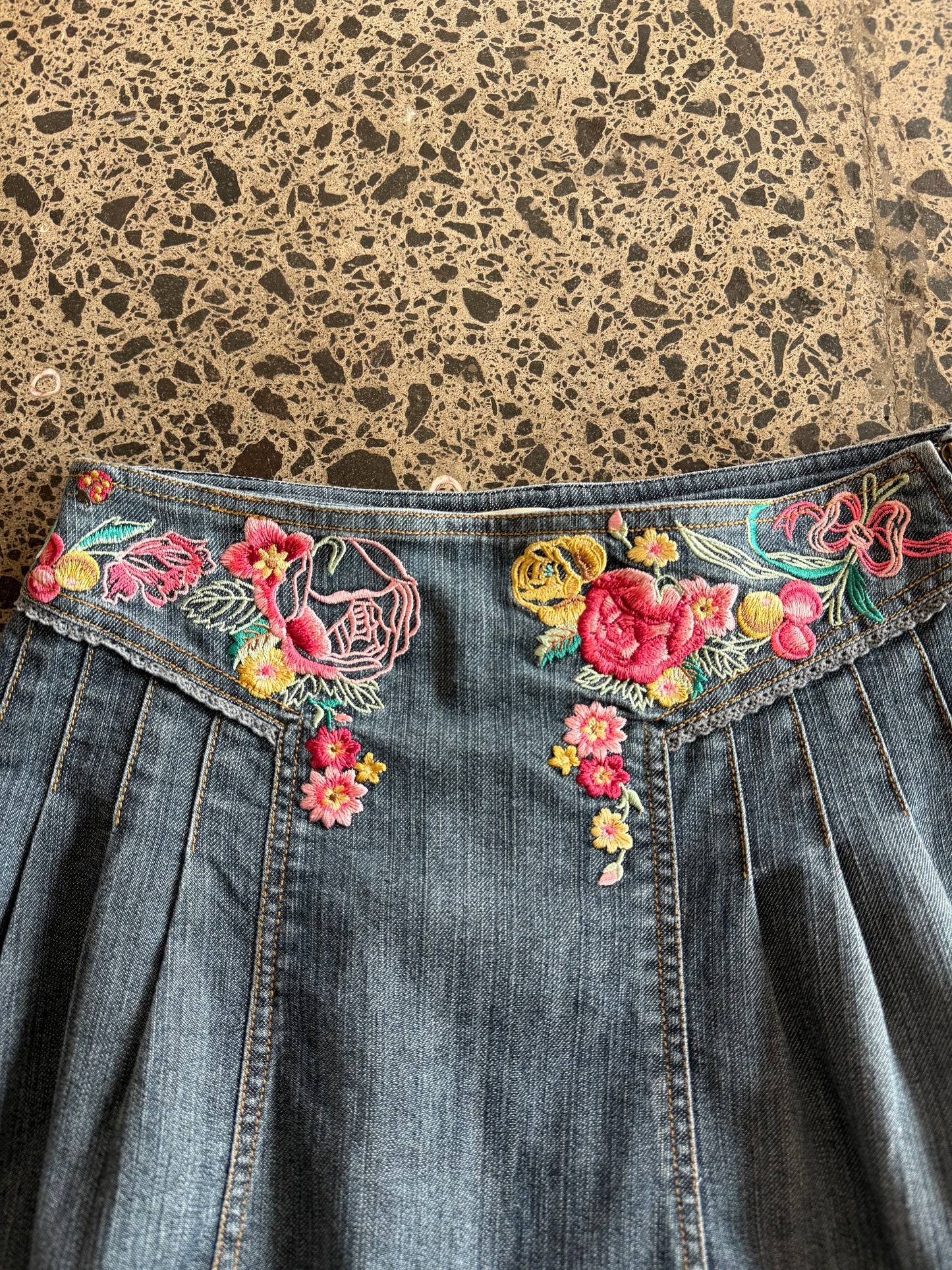 Embroidered Mini Skirt - S