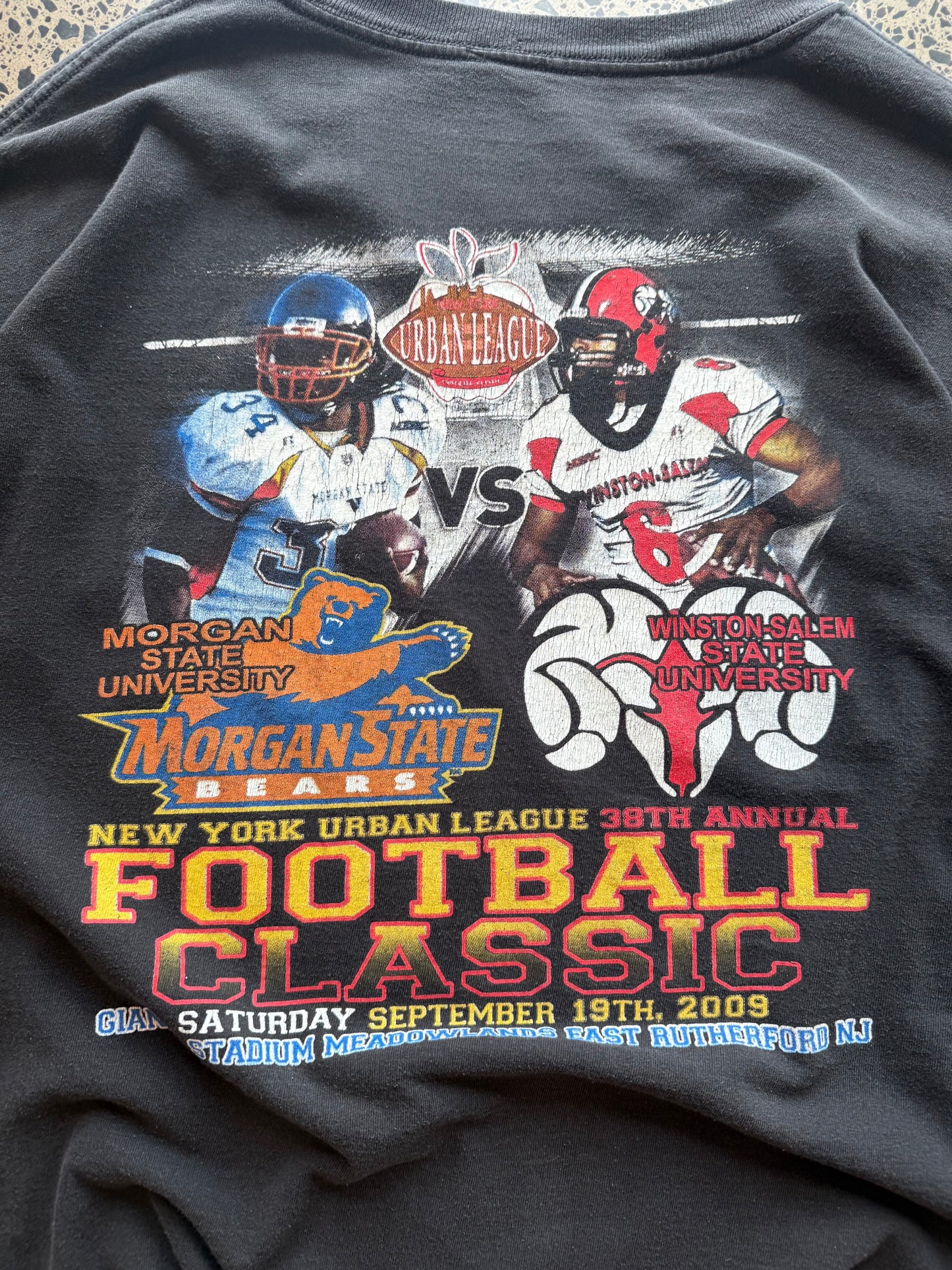 Cop this 2009 American Football graphic University tee. This one is tuff with clean Morgan State Bears and Winston Salem University club graphics across the front and back of the shirt - 2XL