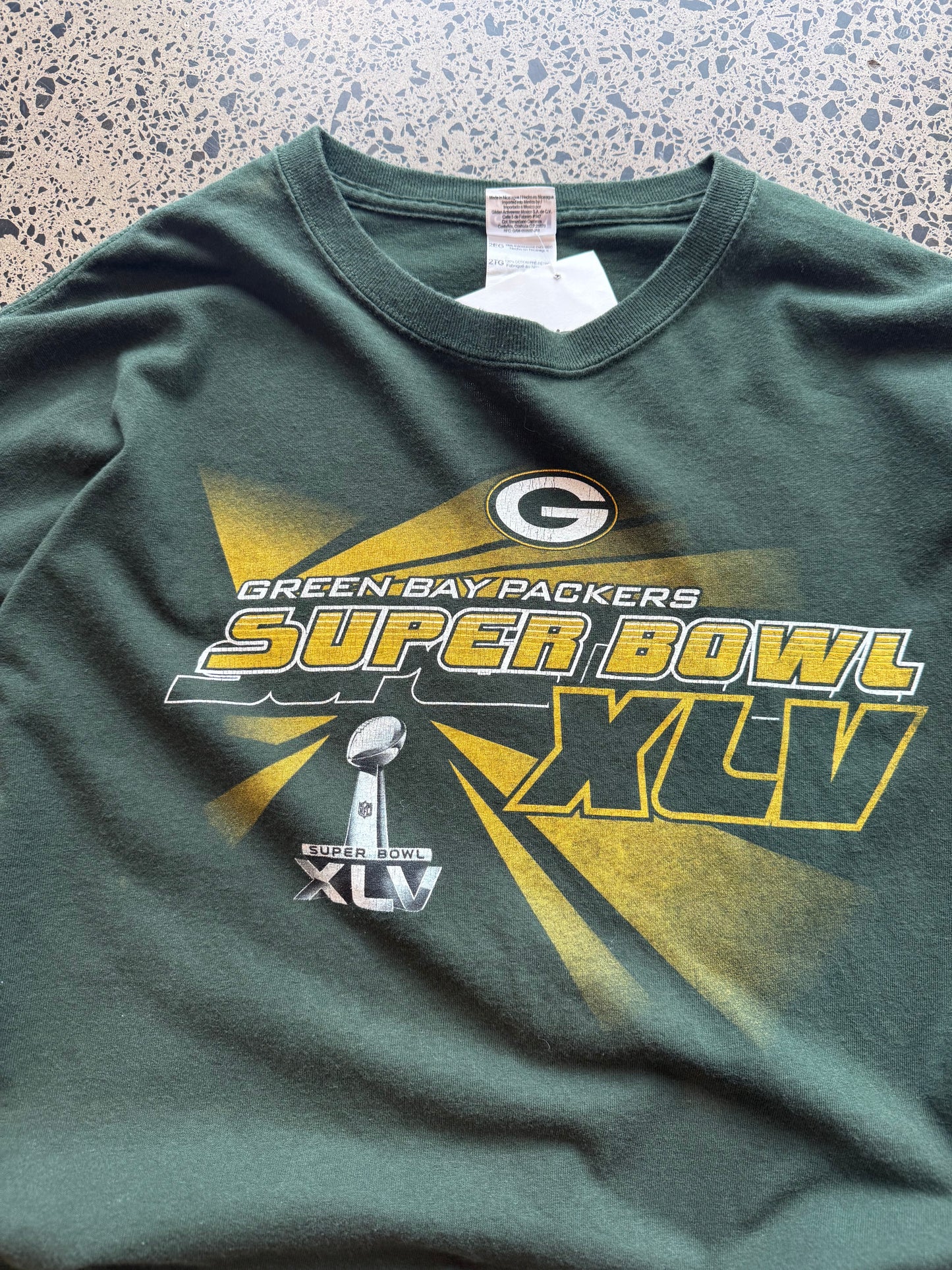 Cop this 2011 Super Bowl graphic tee by the Green Bay Packers NFL team on a green base and yellow graphics - 2XL