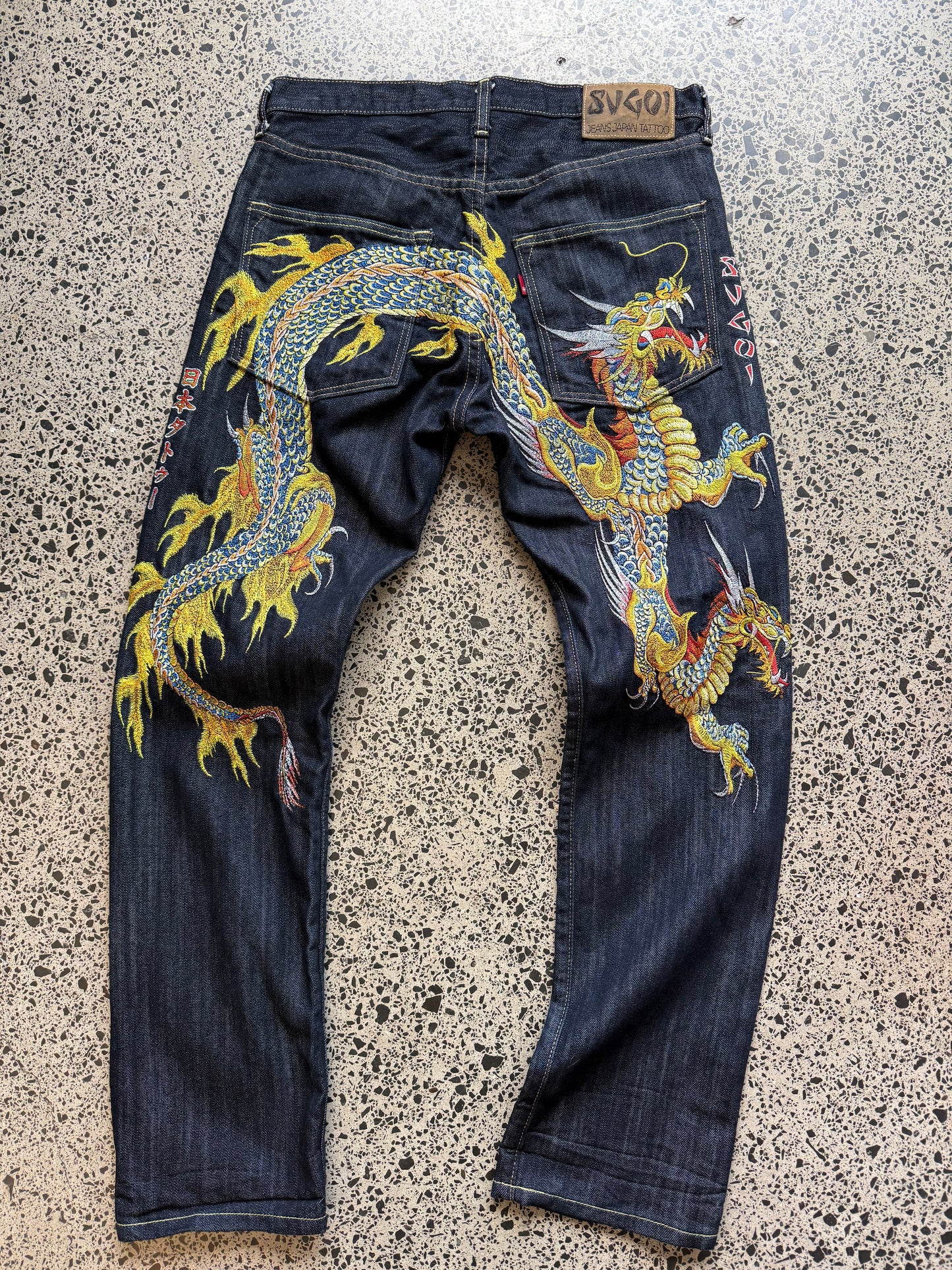 Vintage Sugoi embroidered Japanese denim jeans. W32 L32. Black wash with dragon embroidery.