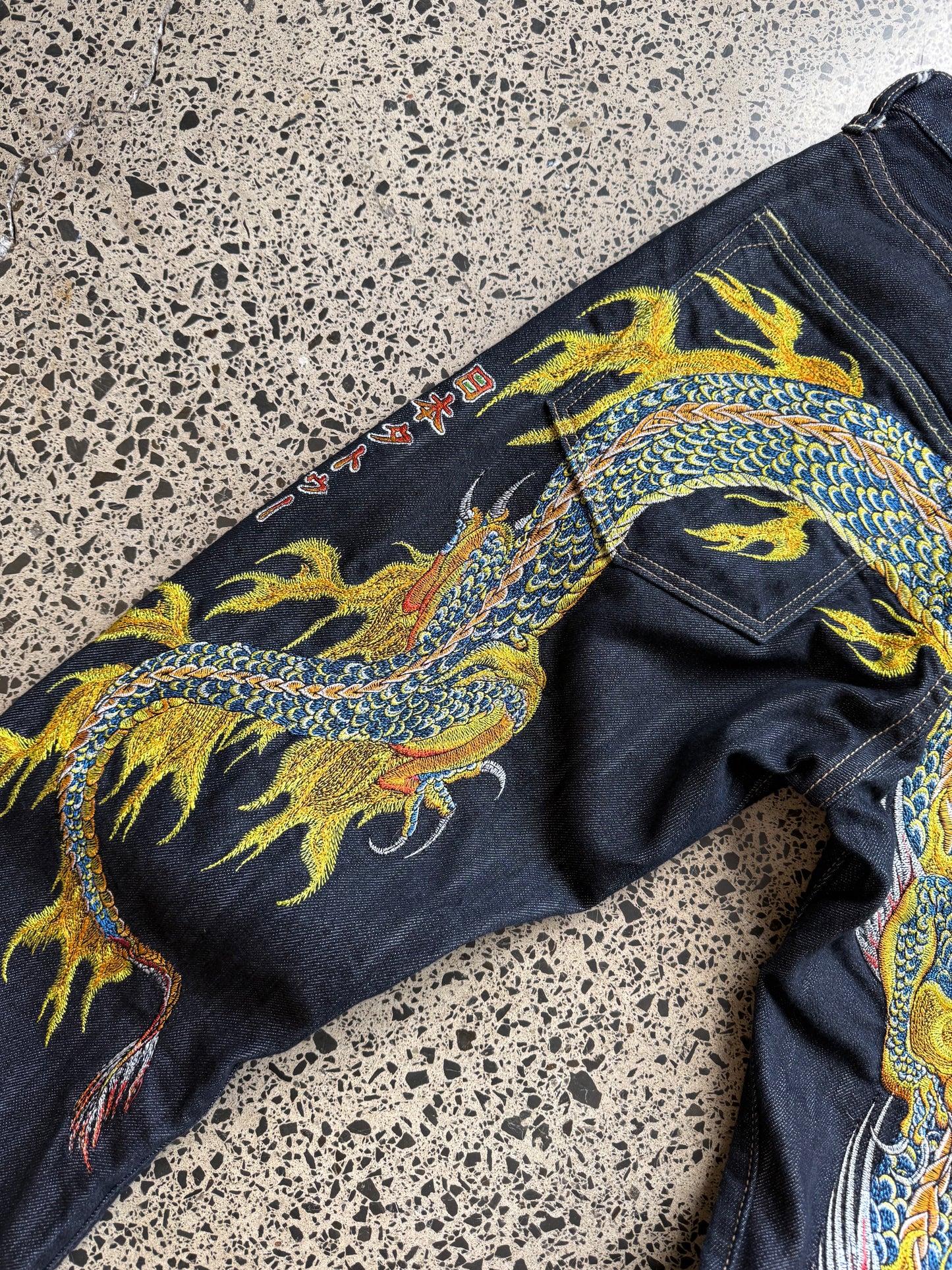 Vintage Sugoi embroidered Japanese denim jeans. W32 L32. Black wash with dragon embroidery.