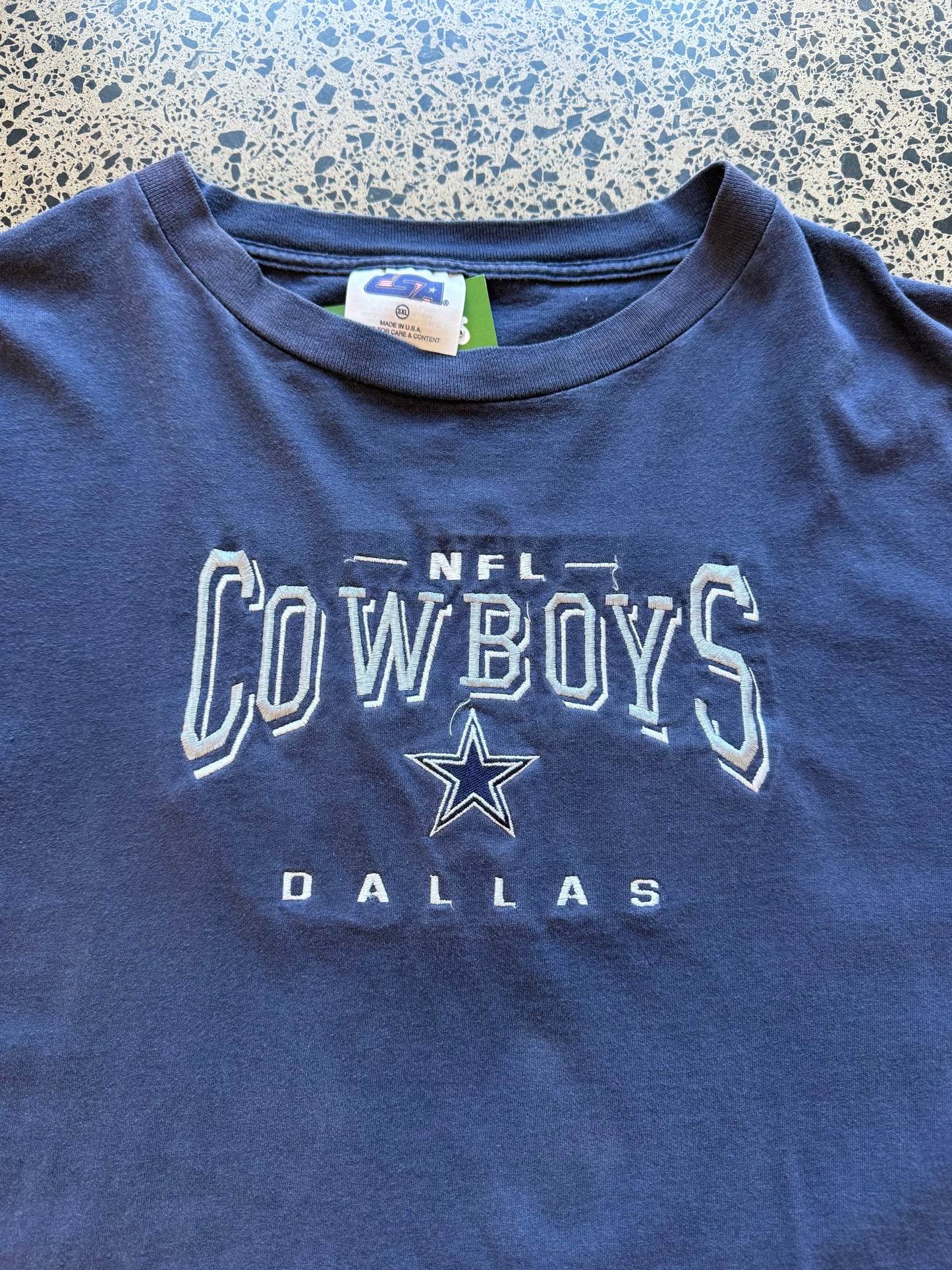 Vintage 90s NFL Dallas Cowboys navy t-shirt with large star and team graphic. Size 2XL. Oversized sportswear
