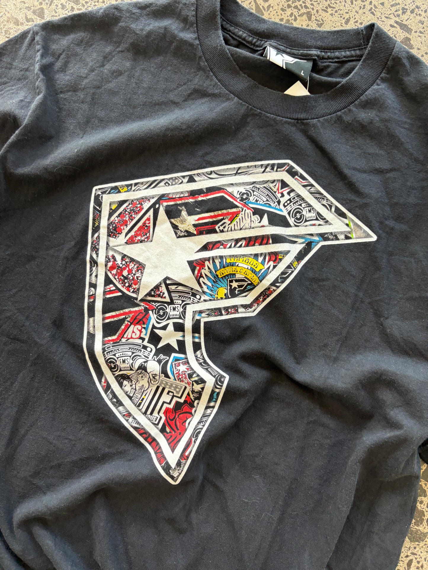 FAMOUS New Bomb Skate T-shirt - L