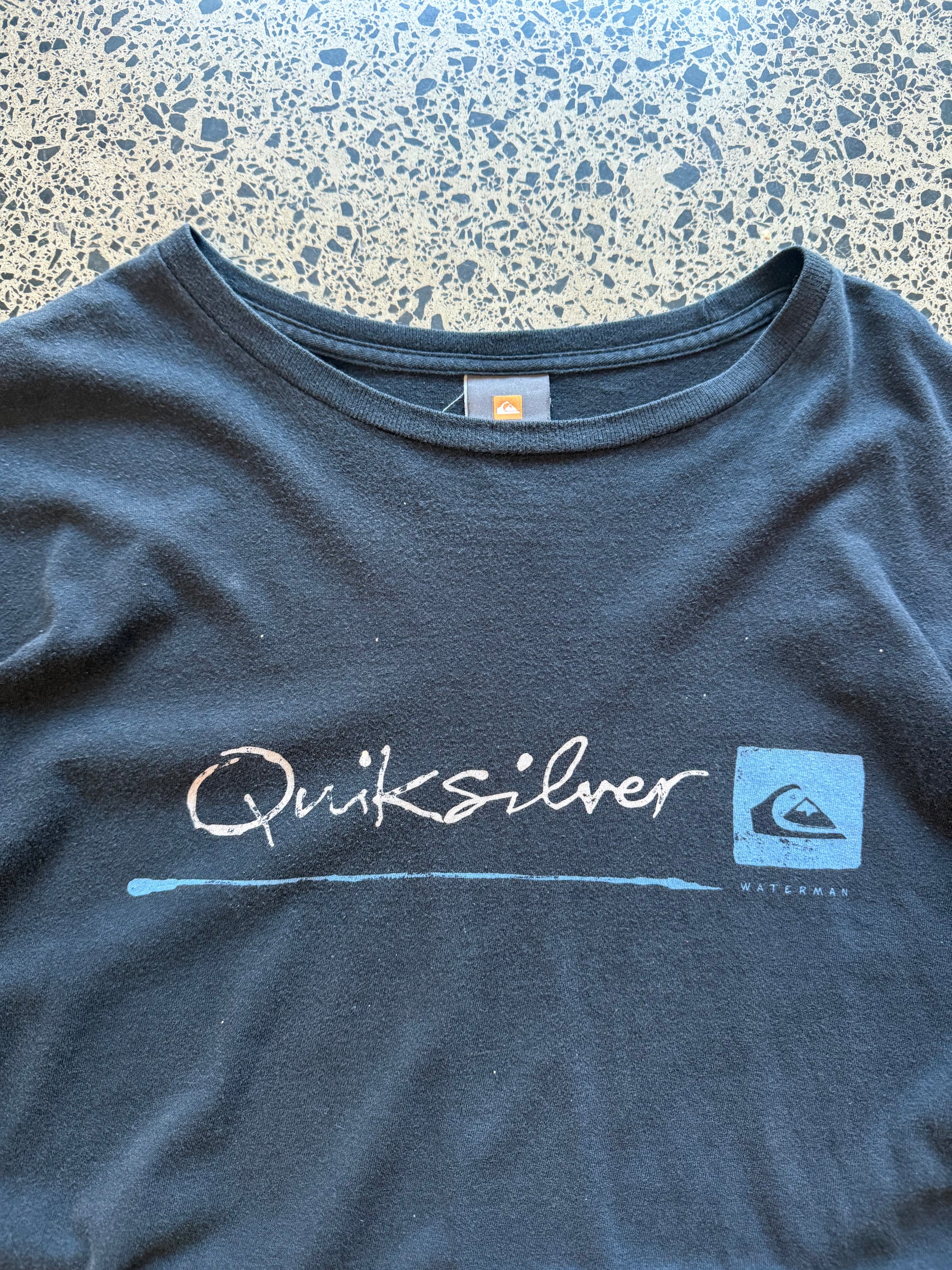 Vintage Y2K Quiksilver navy long sleeve t-shirt with white chest and sleeve logos. Size 2XL. Surf & skate Y2K streetwear
