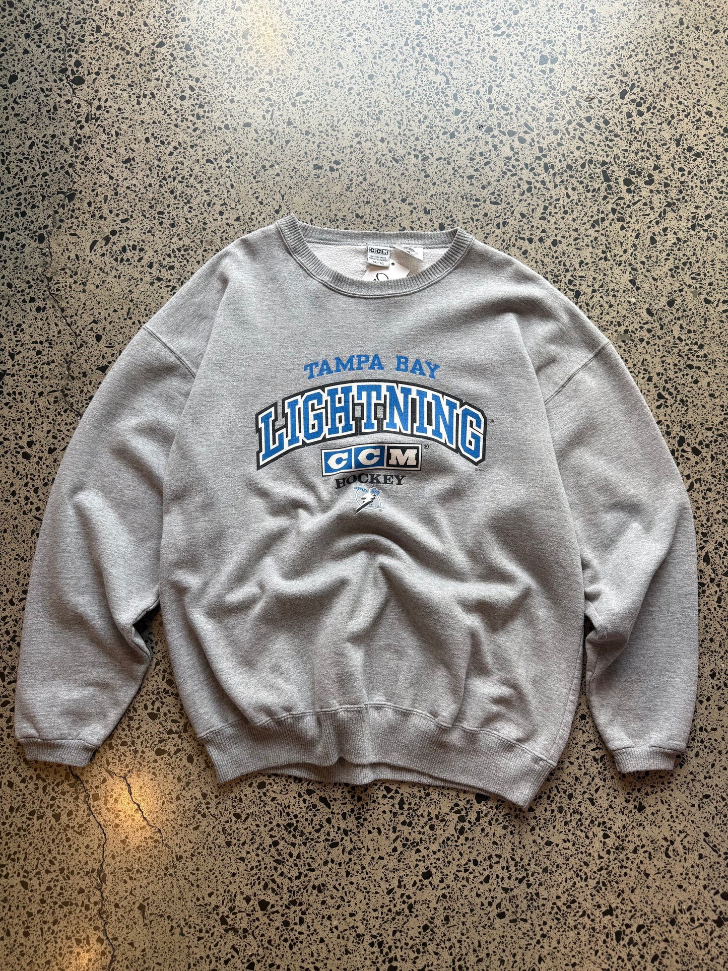 90's Tampa Bay Lightning crewneck in a size XL.