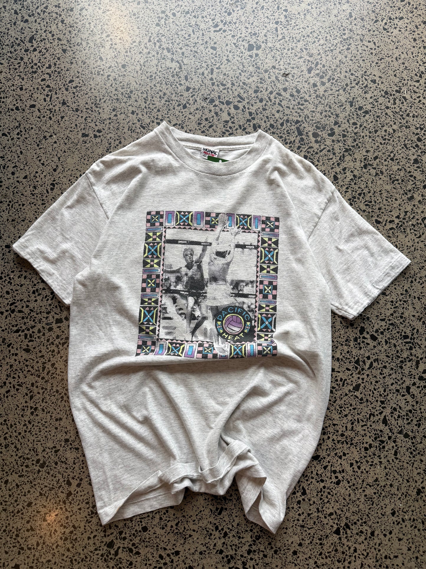 90's Volleyball Graphic Tee - L