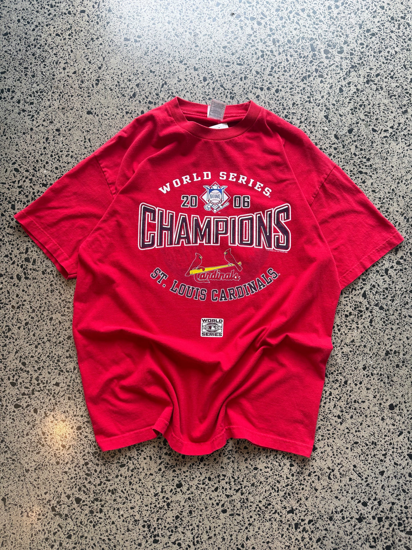 Cop this red 2006 St. Louis Cardinals 'World Champs' tee - size XL 