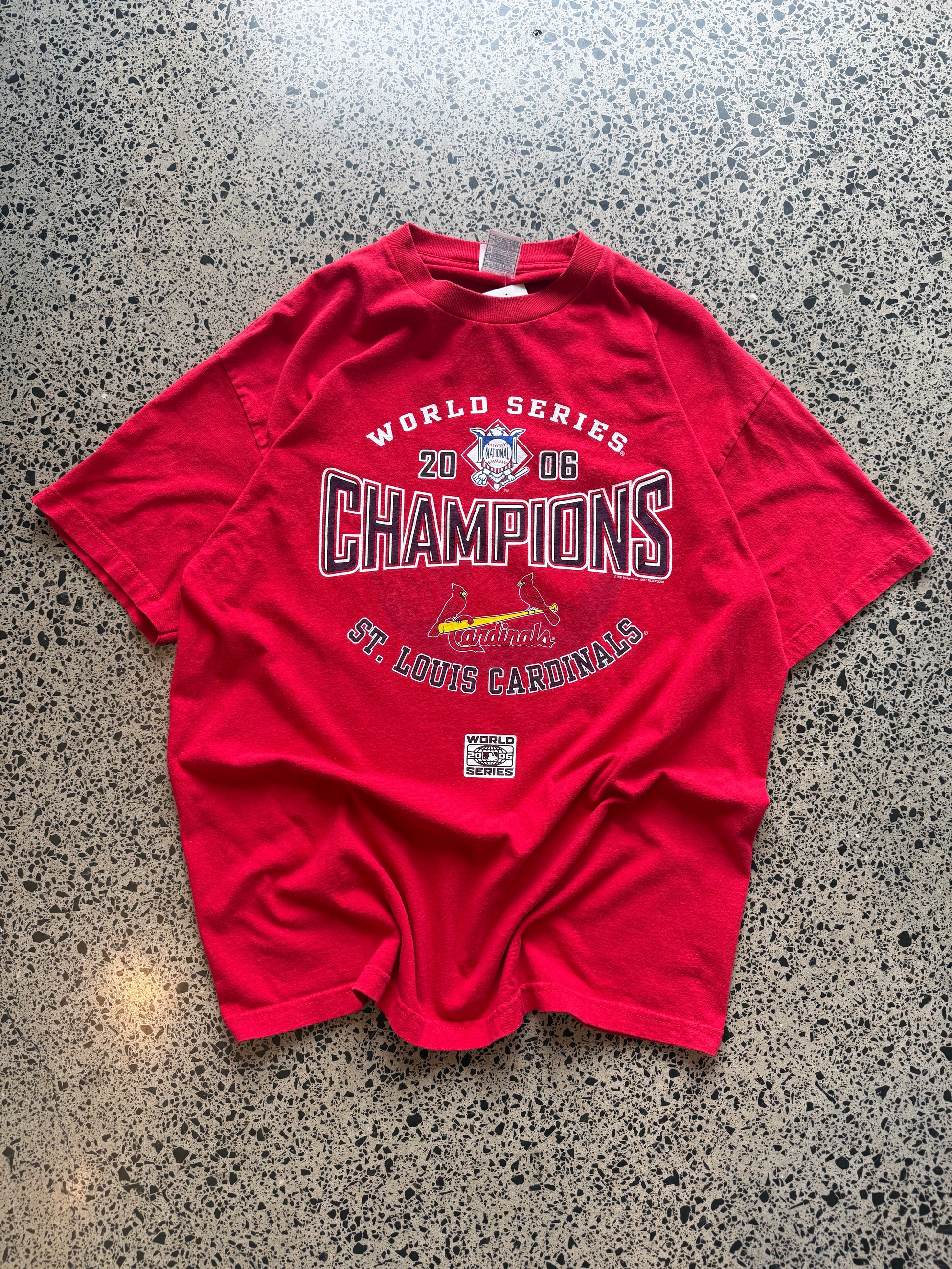 Cop this red 2006 St. Louis Cardinals 'World Champs' tee - size XL 