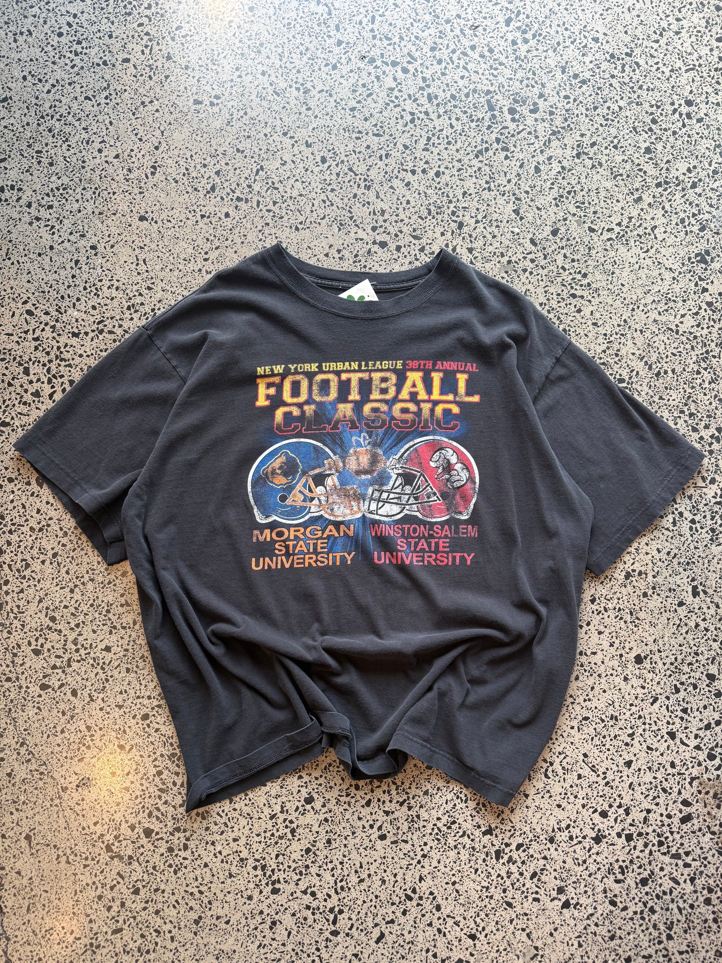Cop this 2009 American Football graphic University tee. This one is tuff with clean Morgan State Bears and Winston Salem University club graphics across the front and back of the shirt - 2XL 