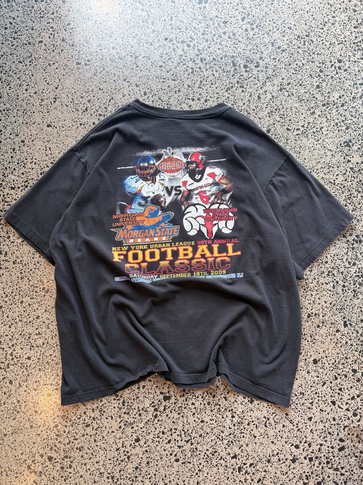 Cop this 2009 American Football graphic University tee. This one is tuff with clean Morgan State Bears and Winston Salem University club graphics across the front and back of the shirt - 2XL 