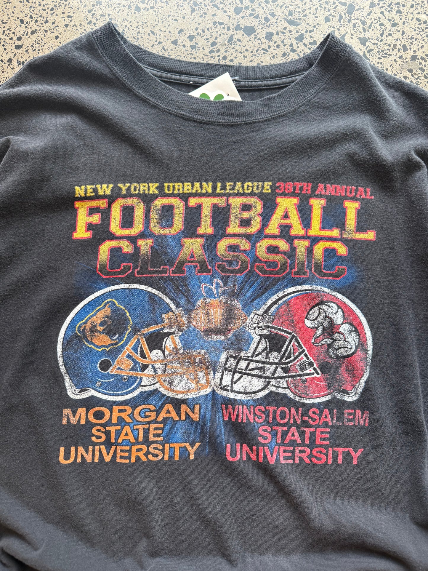 Cop this 2009 American Football graphic University tee. This one is tuff with clean Morgan State Bears and Winston Salem University club graphics across the front and back of the shirt - 2XL 