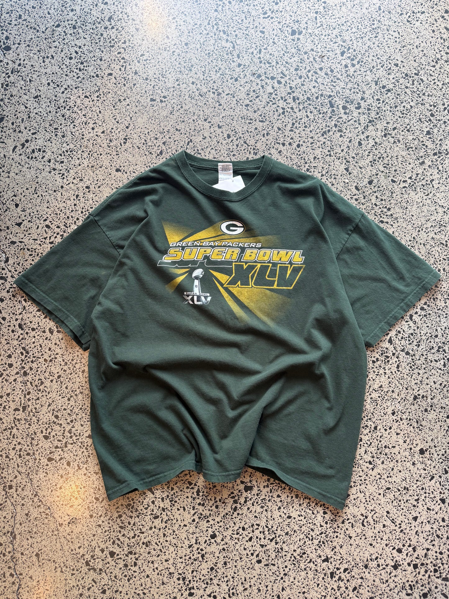 Cop this 2011 Super Bowl graphic tee by the Green Bay Packers NFL team on a green base and yellow graphics - 2XL 