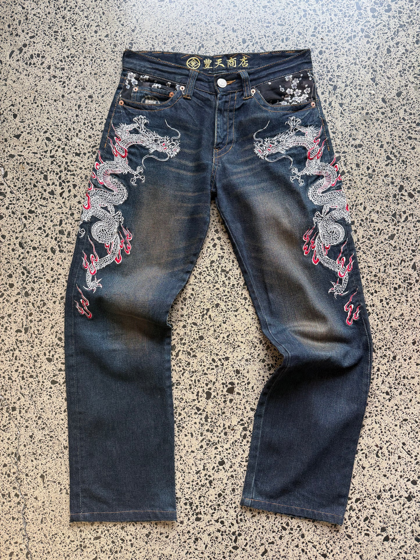Japanese Karakuri embroidered denim jeans with gold and red dragon designs. Size W31 L28. Y2K vintage streetwear