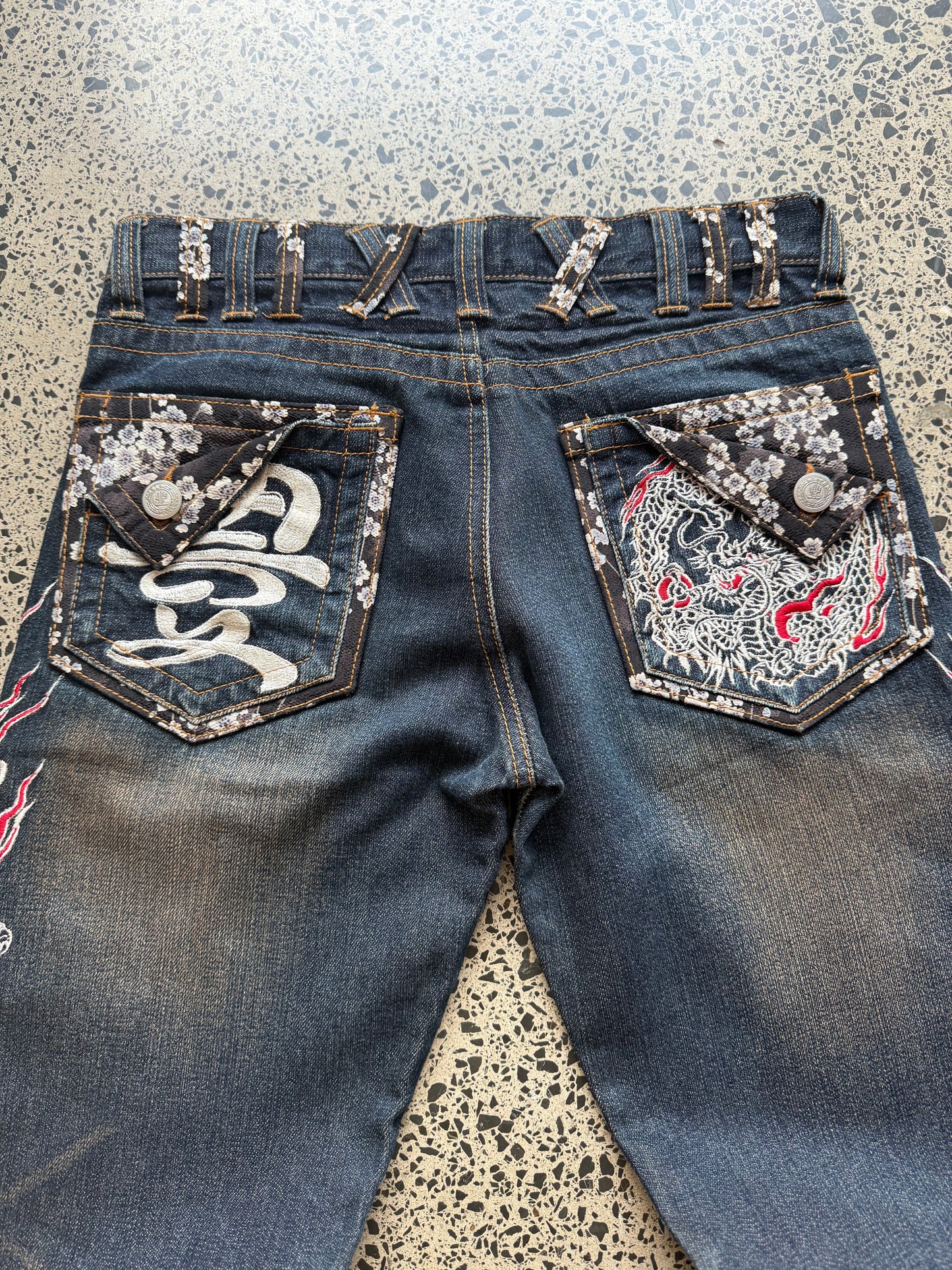 Japanese Karakuri embroidered denim jeans with gold and red dragon designs. Size W31 L28. Y2K vintage streetwear