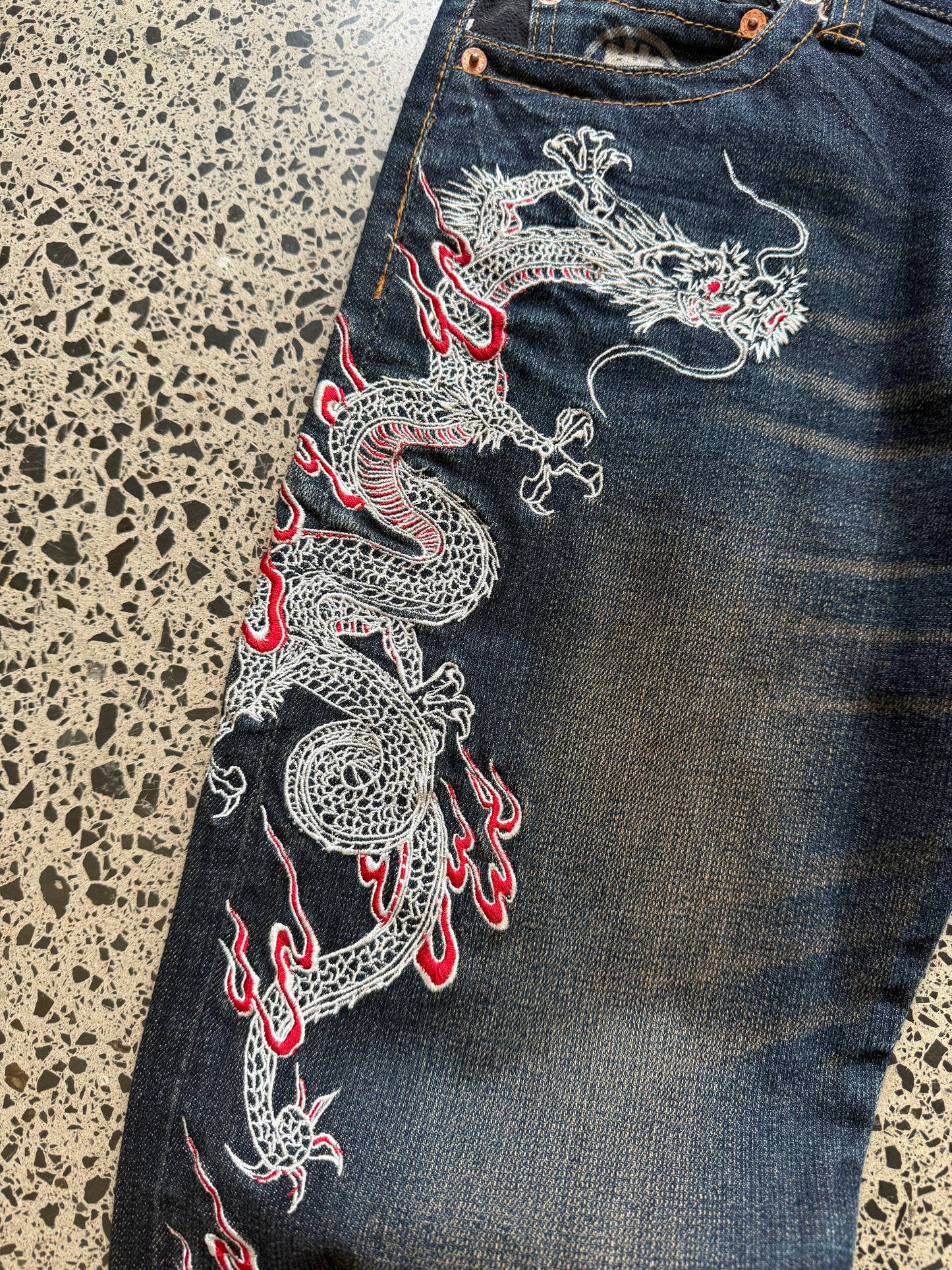 Japanese Karakuri embroidered denim jeans with gold and red dragon designs. Size W31 L28. Y2K vintage streetwear