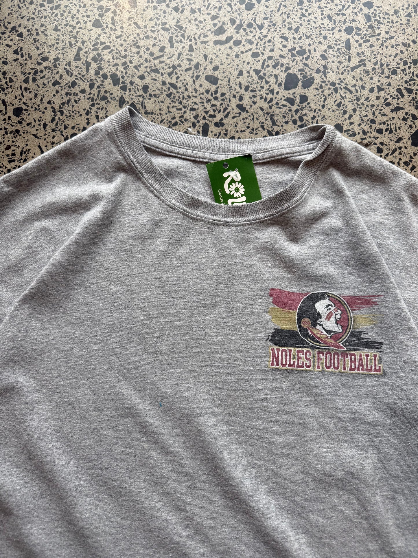 Cop this 2014 Noles University American Football graphic tee - grey base - L 